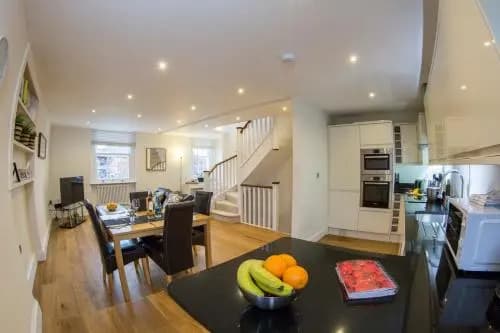 Finchley Central - Spacious Triplex - photo 7