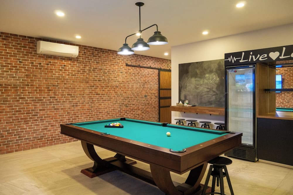 4BR Huge Pool Gym Pool Table V299 - photo 15