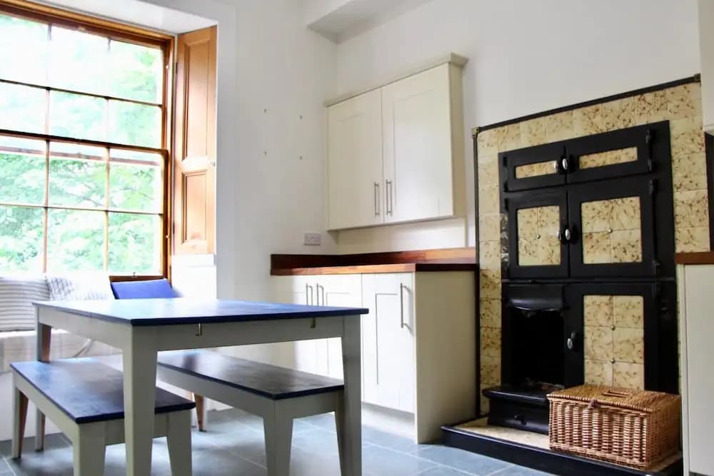 Refurbished Victorian Flat in City Centre - photo 3