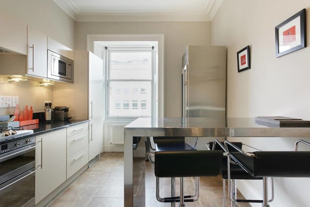 Luxury Boutique Penthouse With City Views - photo 14