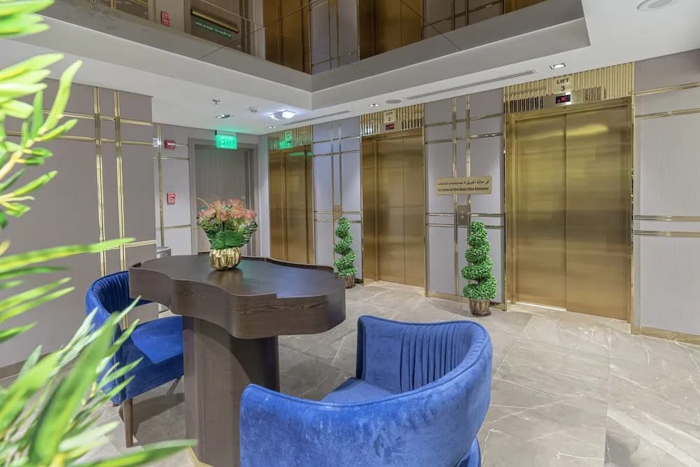 Green Park Hotel - photo 2