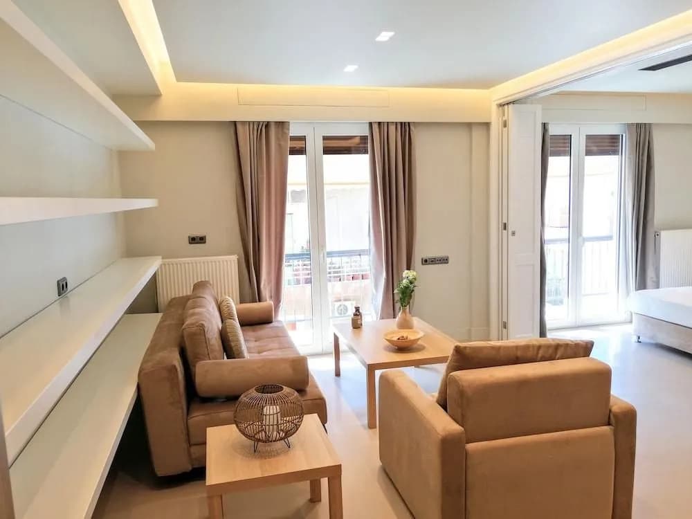Luxurious Minimal Apartment in Acropolis - photo 17