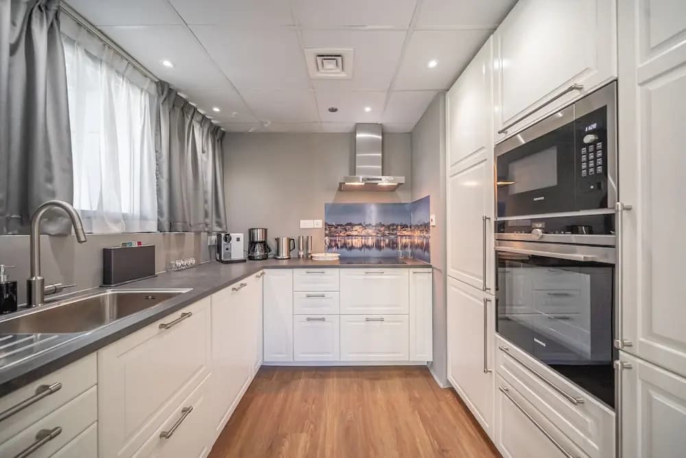 Luton Vacation Homes - Marina Residence - photo 16