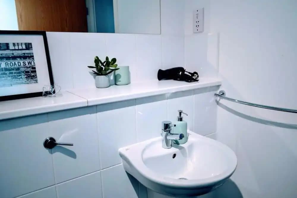 2 Bedroom Apartment In City Centre - photo 6