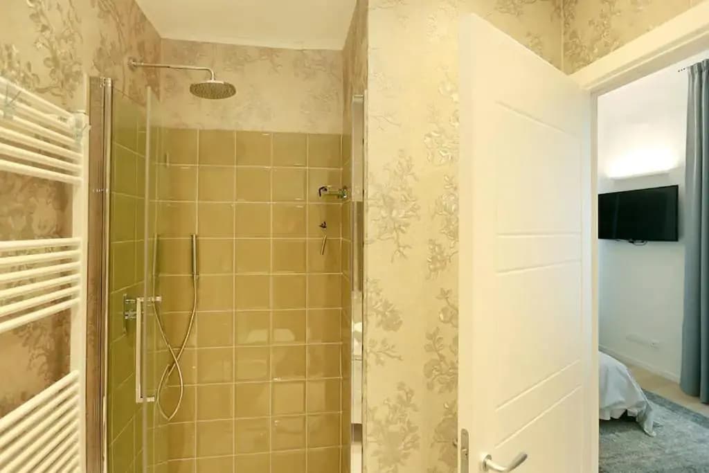 Opera 19 Luxury Apartment - photo 9