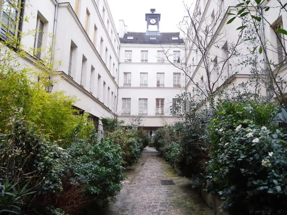 Apartment With one Bedroom in Paris, With Wonderful City View, Furnish - photo 1