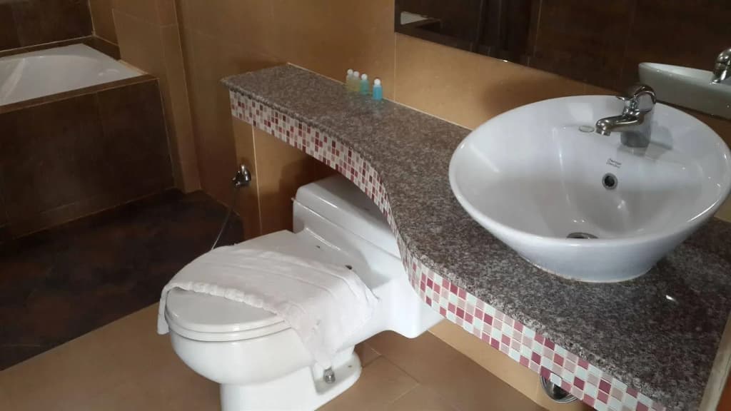 Chaweng Lakeview Condotel - photo 9