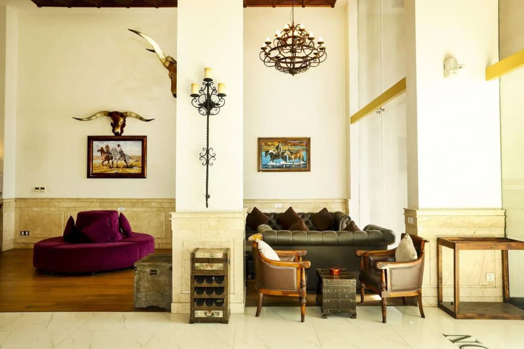 Seventeen Saloon Hotel - photo 2
