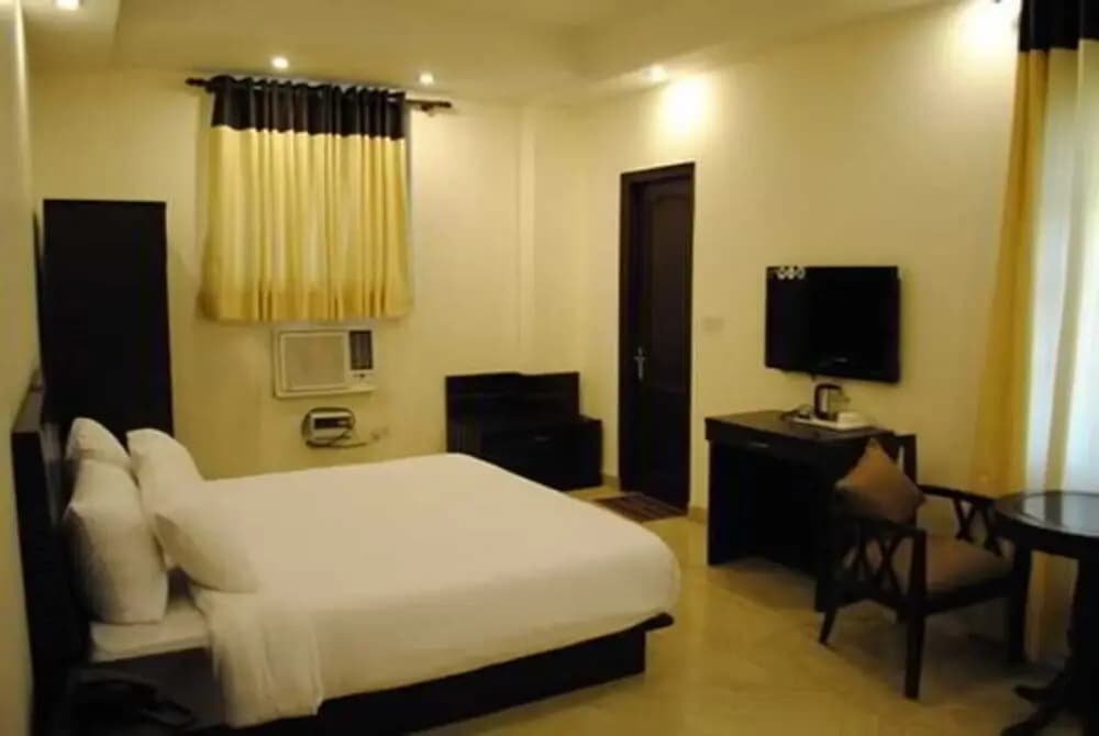 The Tulip Inn Karol Bagh - photo 9