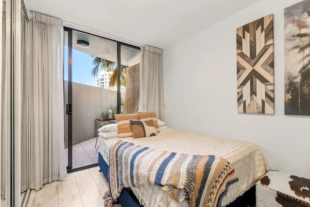 Beachside Studio With Pool and Gym Access - photo 2