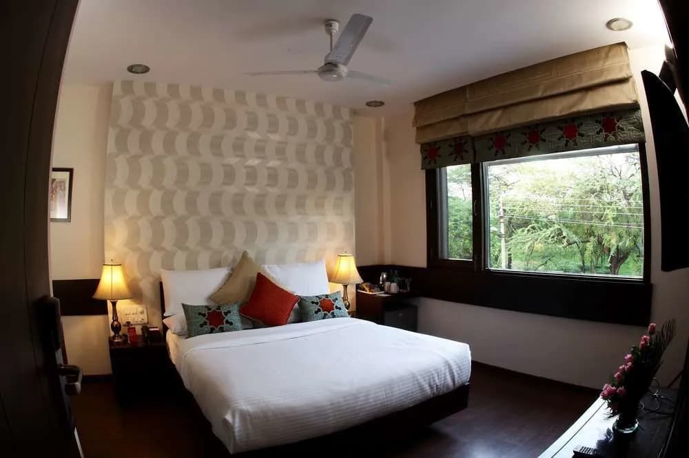 Stallen Suites Nehru Place - photo 7