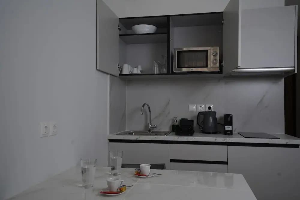 Tip Top Suites - photo 27