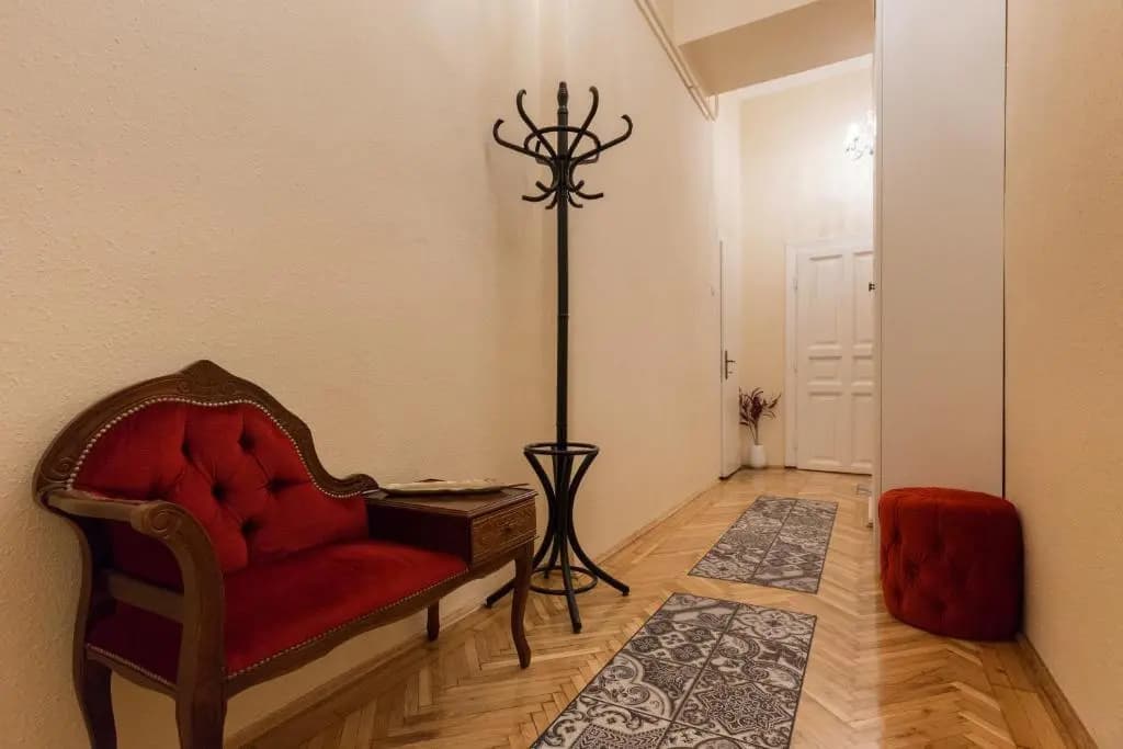 Eclectic Luxury & Spacious 2BR AC Apt in Center - photo 1