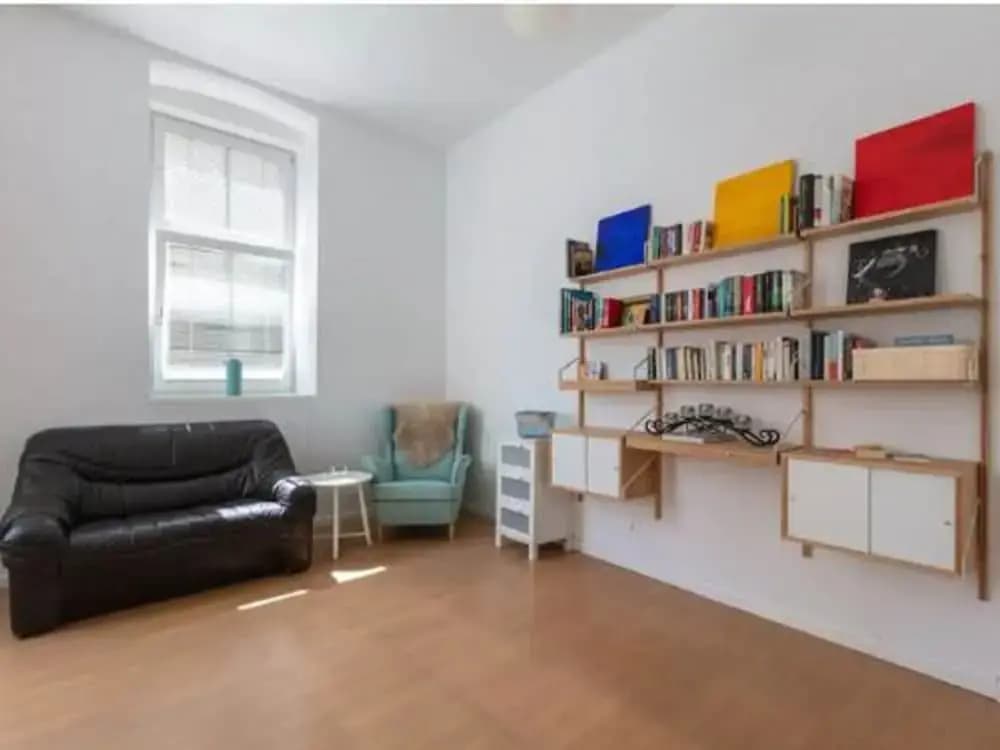 Modern Apartment in Vienna With Library - photo 9