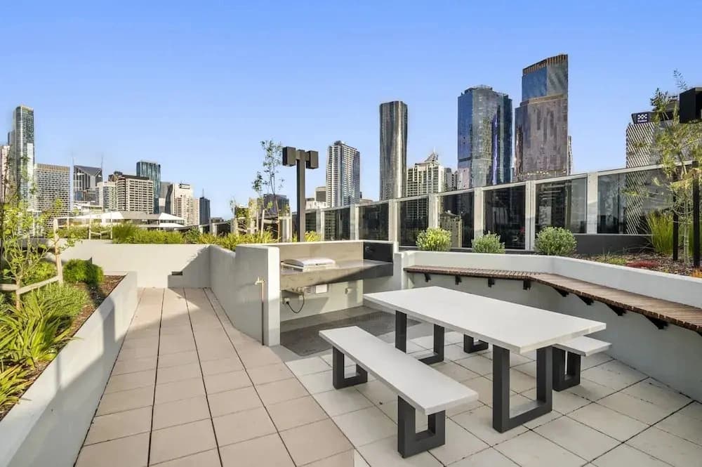 Elegant 2-bed With Superb Views & Amenities - photo 9
