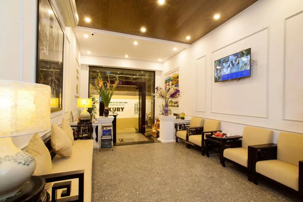 Luxury Hotel - photo 2
