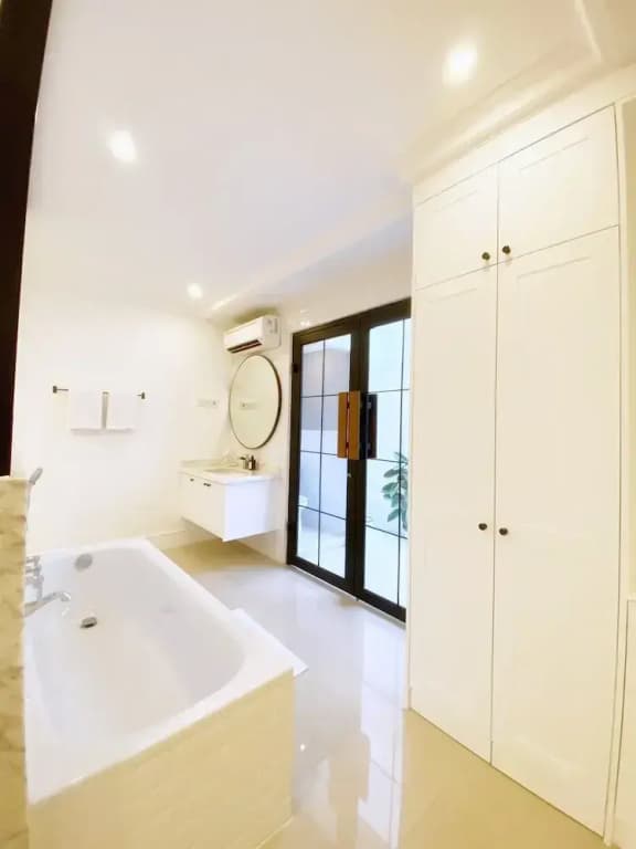 Loewy's Home Jakarta - photo 7
