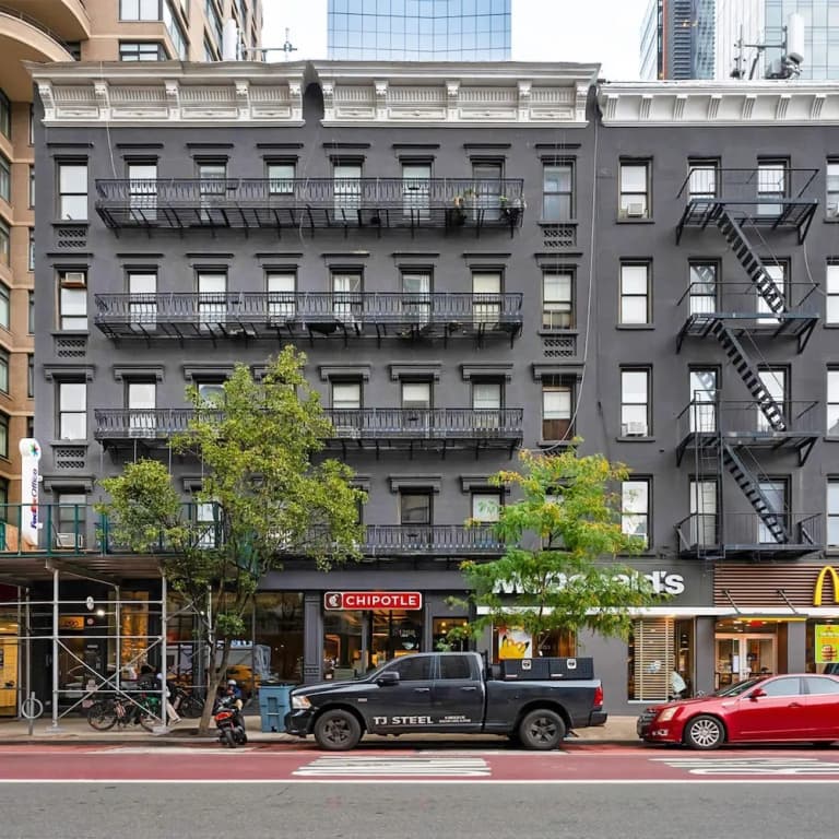 1290-3 New Renovated 2 Bedrooms in UES - photo 1