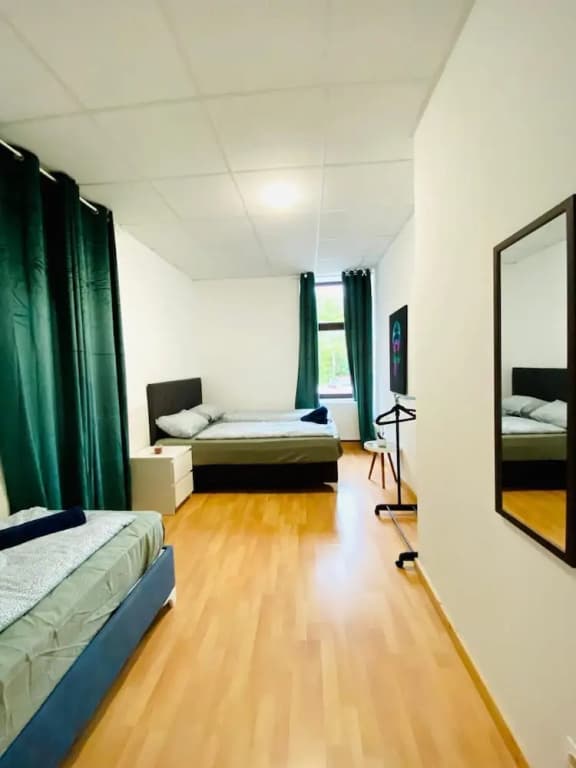 Stylish Shared 3-Bedroom Stay Near City - photo 48