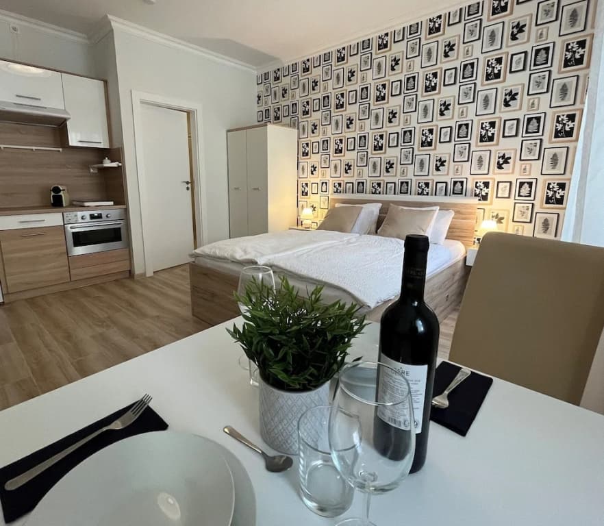 Camille Apartments - photo 2