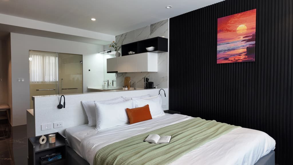 Sunset Noir Studio at Nai Harn Beach Flat - photo 15