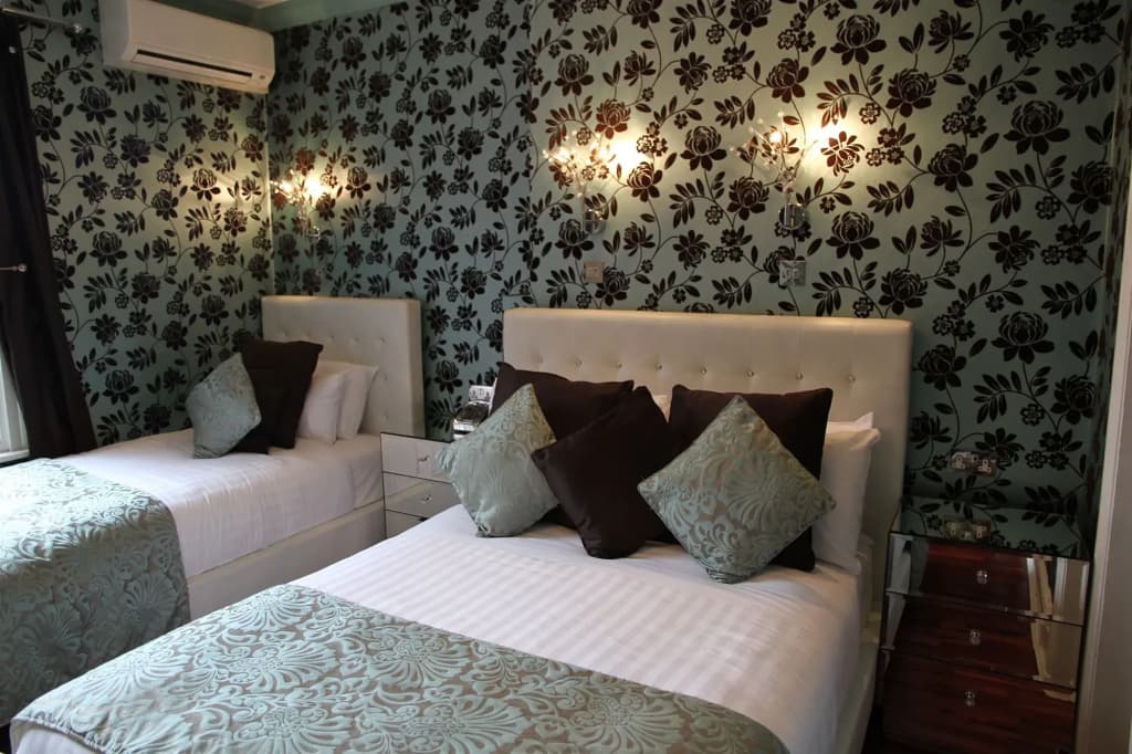 Crompton Guest House - photo 8
