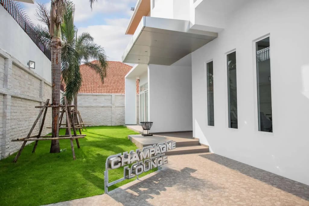 VIP Villas Pattaya Hollywood Jomtien Beach - photo 1