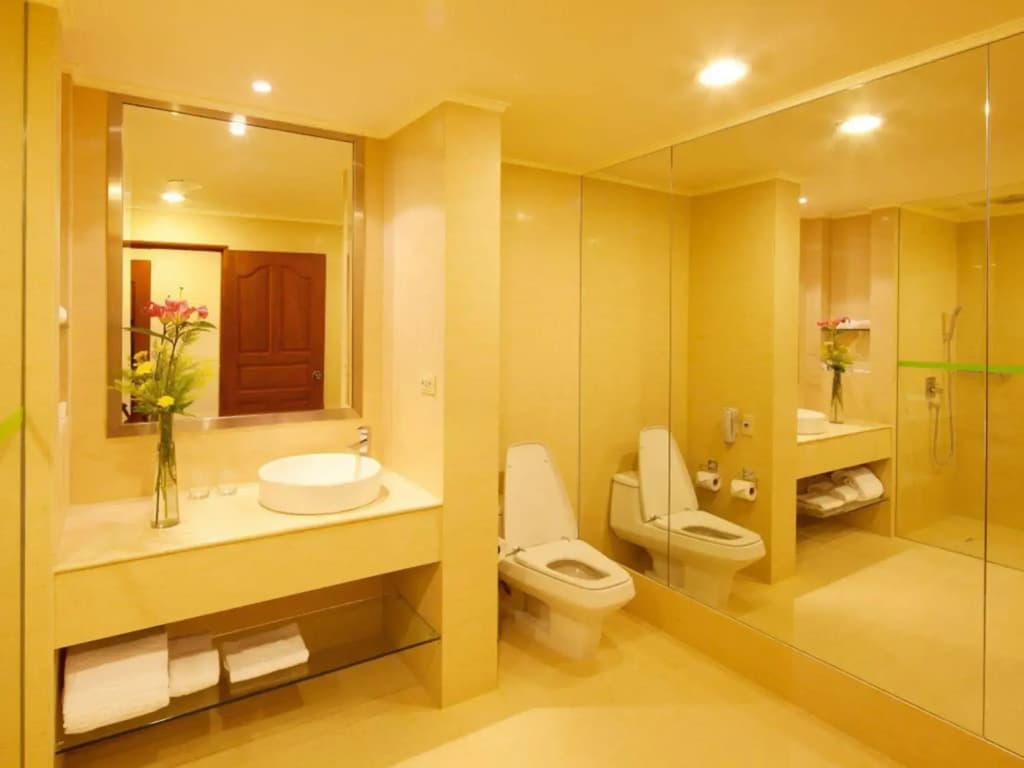 Emerald Hotel Bangkok - photo 8