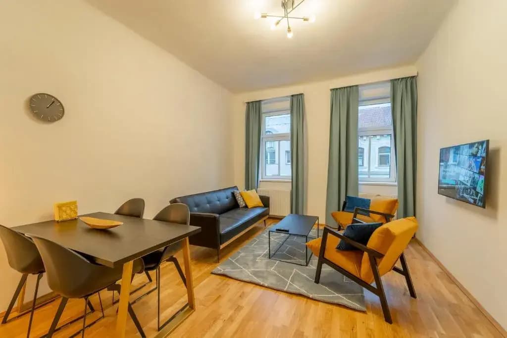 Generous Apartment next to the VIC/UNO - photo 3