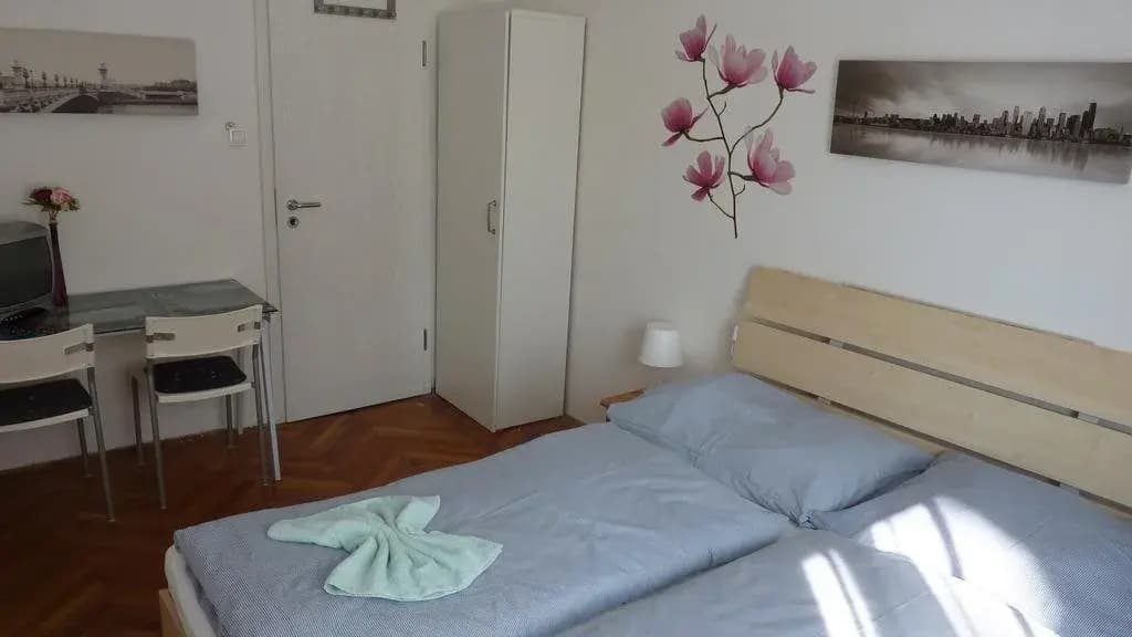 Plaza Rooms - photo 2