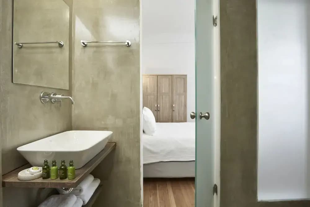 Luxury n Chic Athens Museum Apt - photo 7