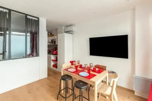 Lavie Maison Eiffel AC Hot Tub - main photo