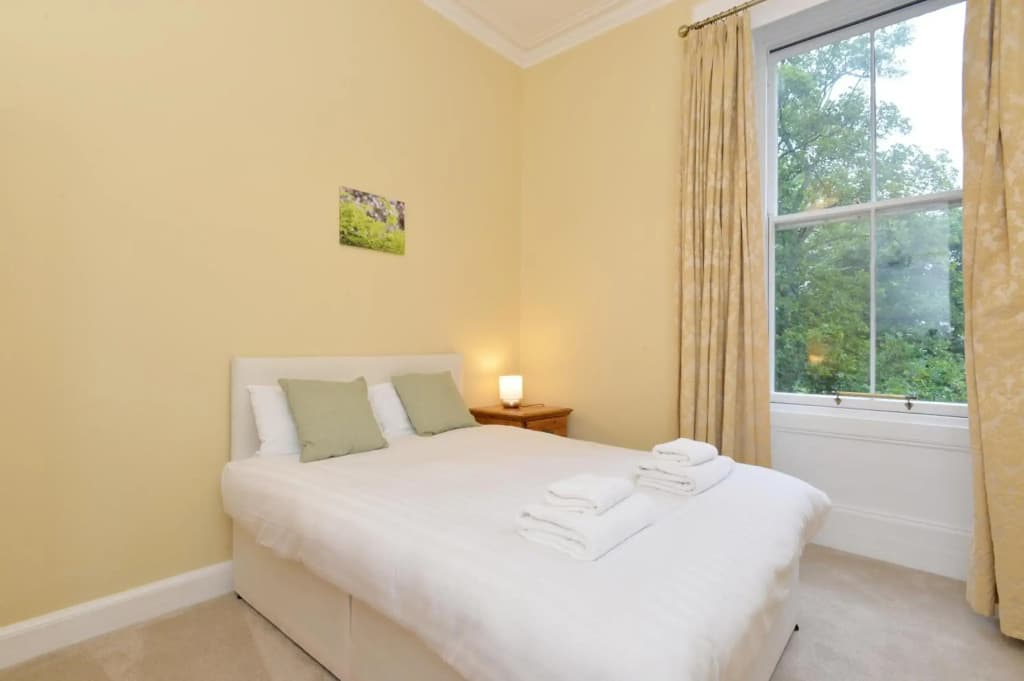 Executive 3 bed in The Meadows - photo 6