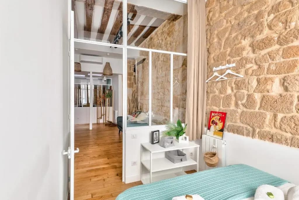 New Stunning 4 Bdrs Apt, With AC – Le Marais - photo 5