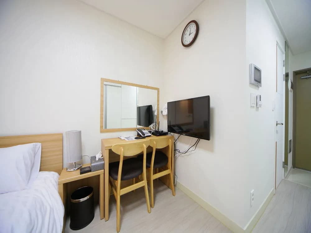 Inn The City Business Hotel - photo 4