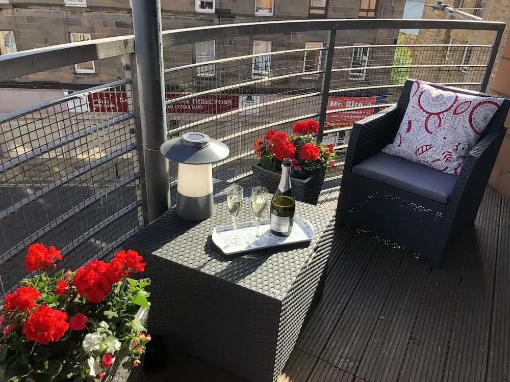 Remarkable 2 Bed Apartment in Edinburgh - photo 11