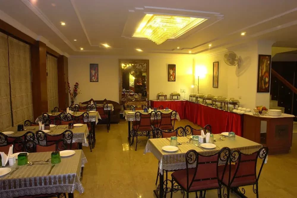 Hotel Crest Inn - photo 13