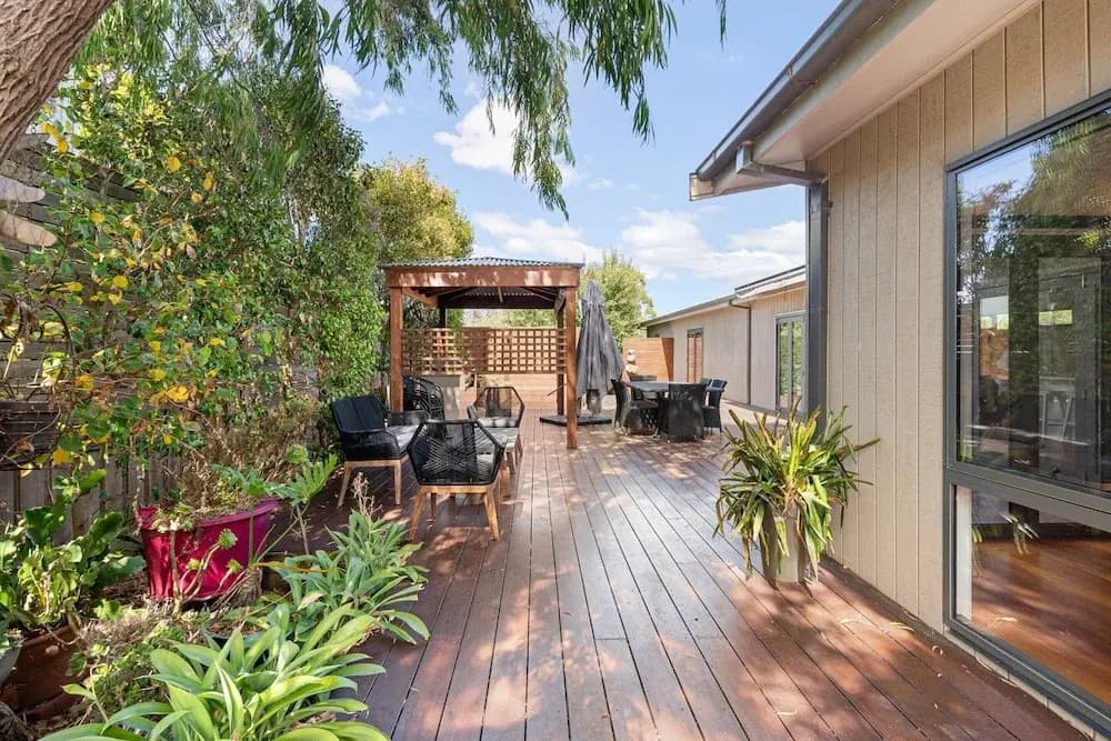 Luxurious 3-bed Home With Outdoor Spa - photo 2