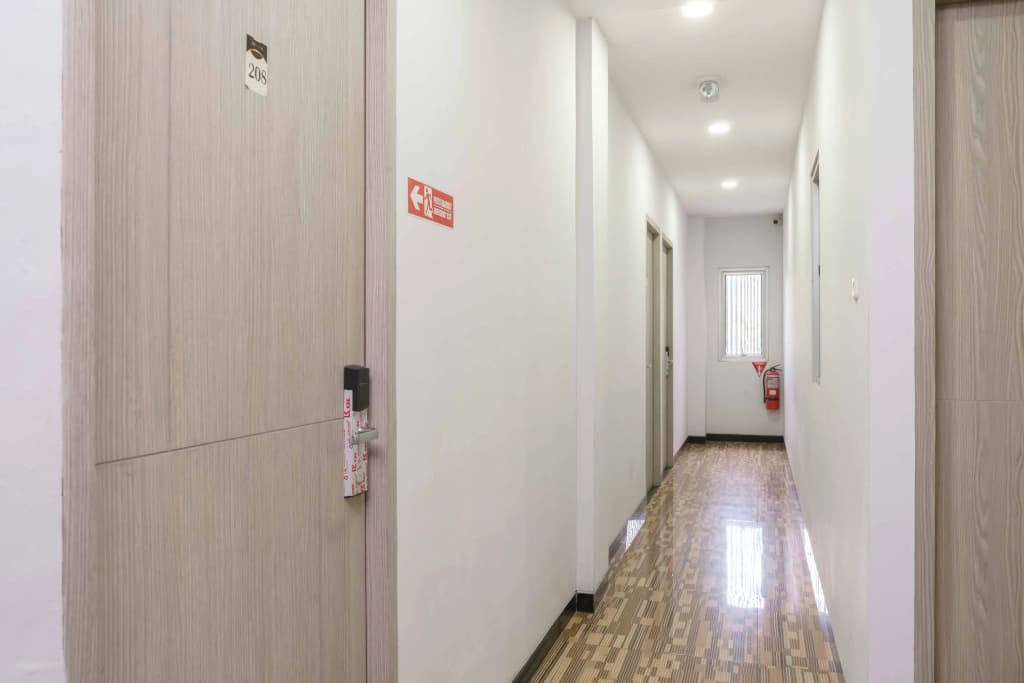 RedDoorz Plus @ Kemayoran 2 - photo 13