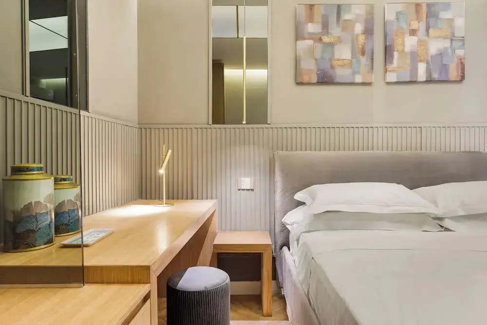Spanish Steps Apartments - photo 2