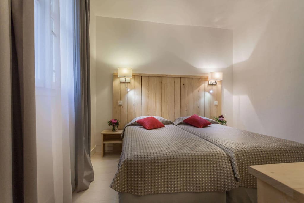 Hotel Le Compostelle - photo 1