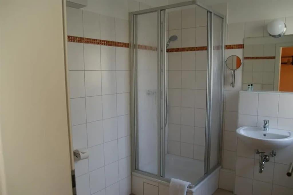 HappyGoLucky Hotel & Hostel - photo 8