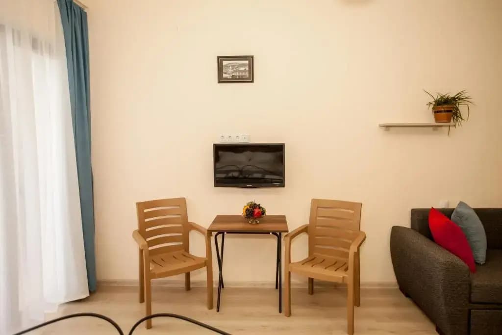 Anri's Apartments Studio - photo 4