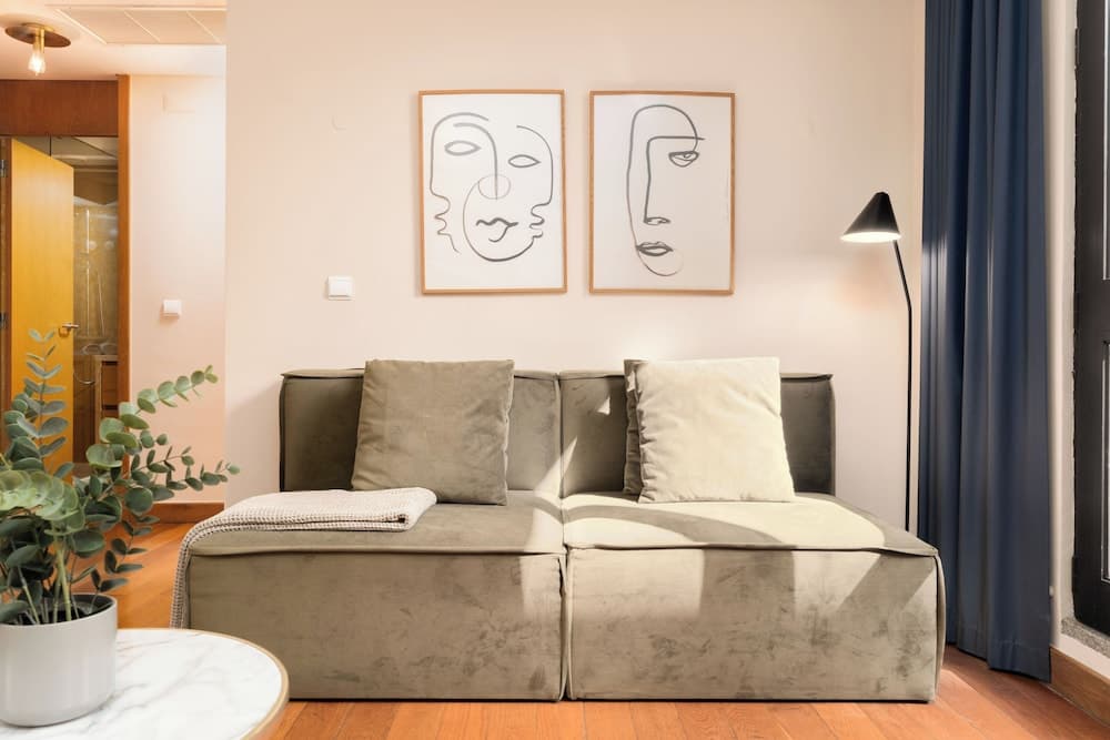 Limehome Lisbon Eca de Queiroz - photo 17