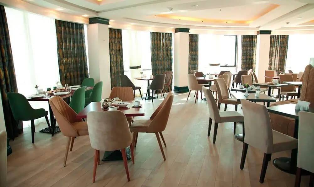 Green Queen Hotel - photo 20