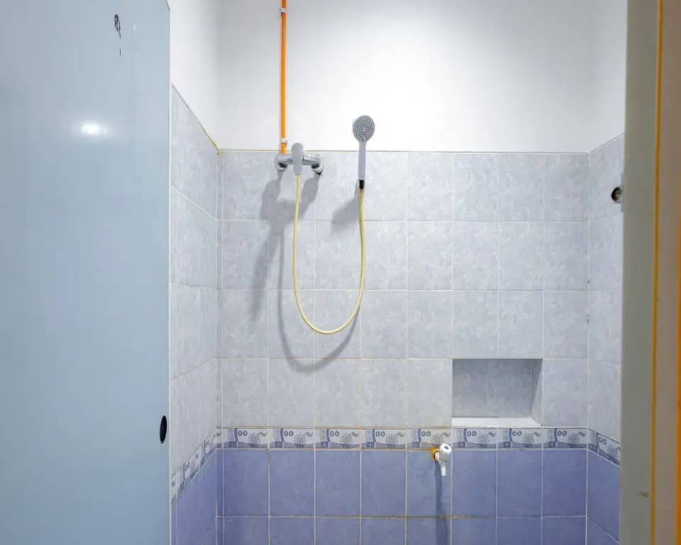 J&B Rooms Tomang Jakarta Mitra RedDoorz - photo 8