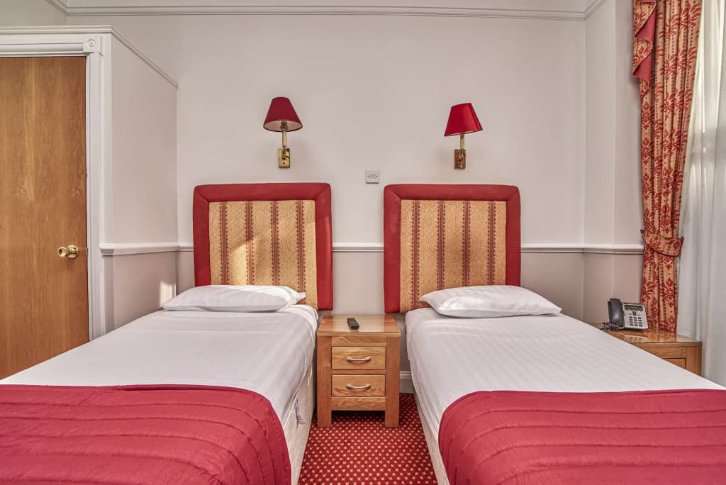 Hyde Park Radnor Hotel - photo 3