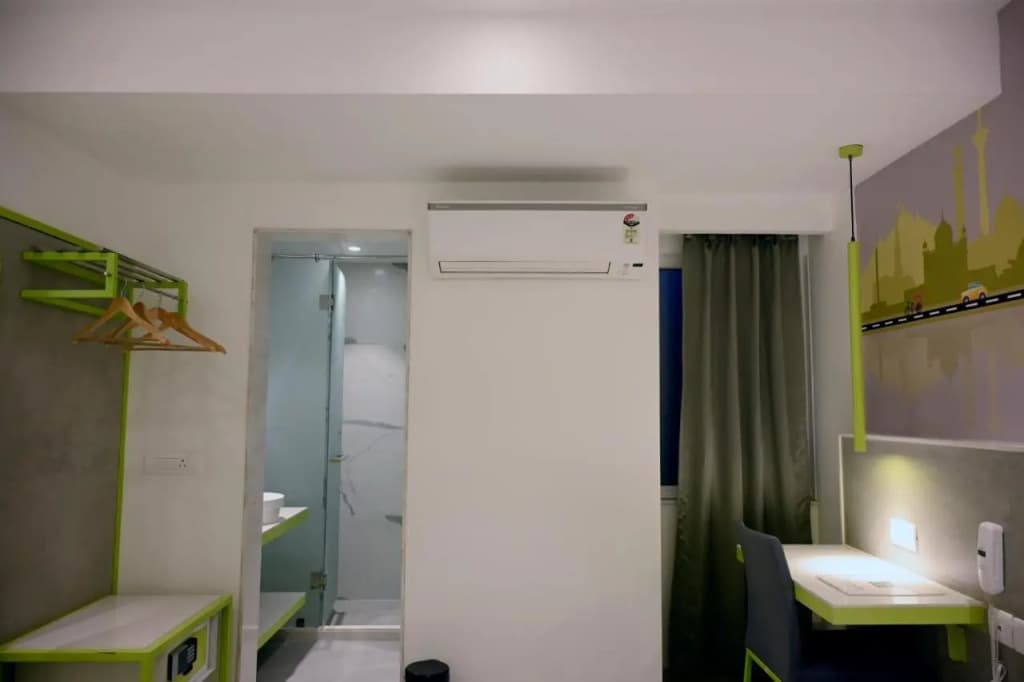Hotel Le Roi Express @ Karol Bagh - photo 20