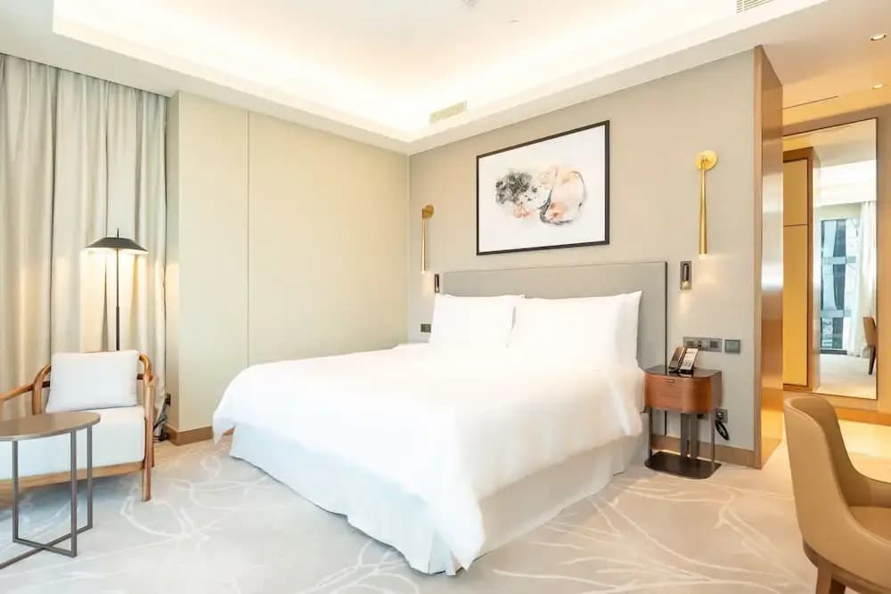 Luxury StayCation - Modern Comfort: 3-BR at The Address Opera - photo 4