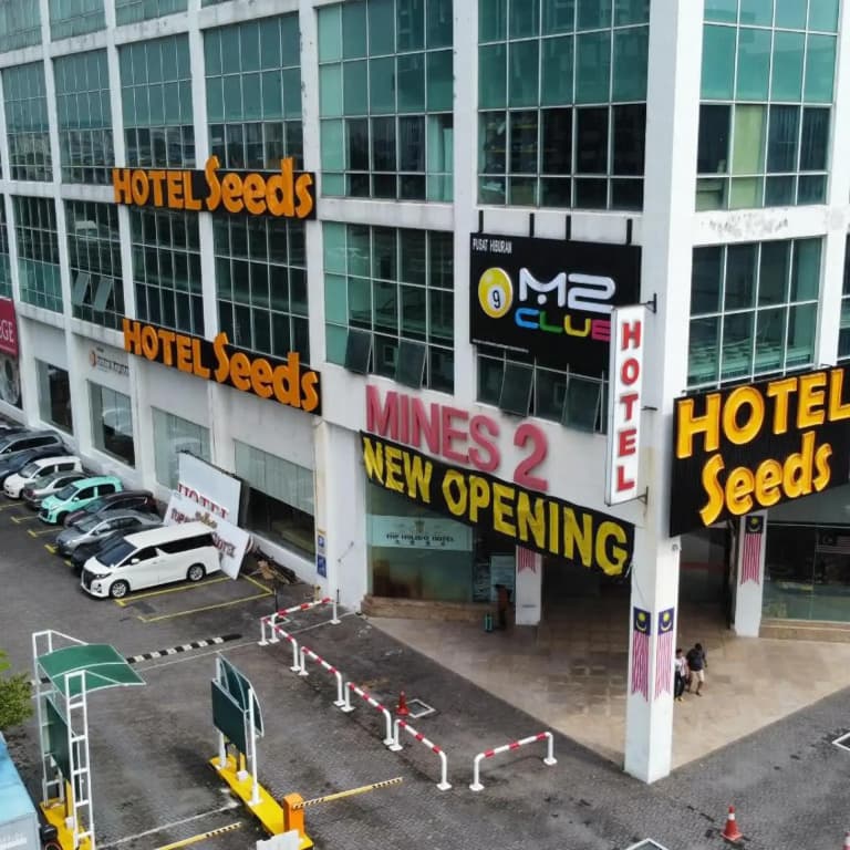 Top Holiday Hotel @ The Mines Seri Kembangan - photo 43